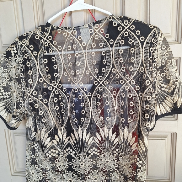 Sheena Party Top Brooch Clasp SzM Short Sleeves Gold Lace Black Collar Very Nice - Picture 7 of 7